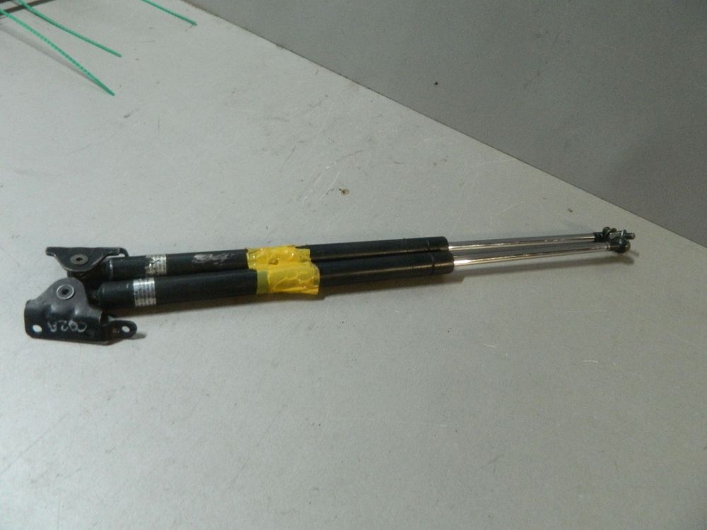 Амортизатор багажника MITSUBISHI DINGO CQ2A (Контрактный) 81528811