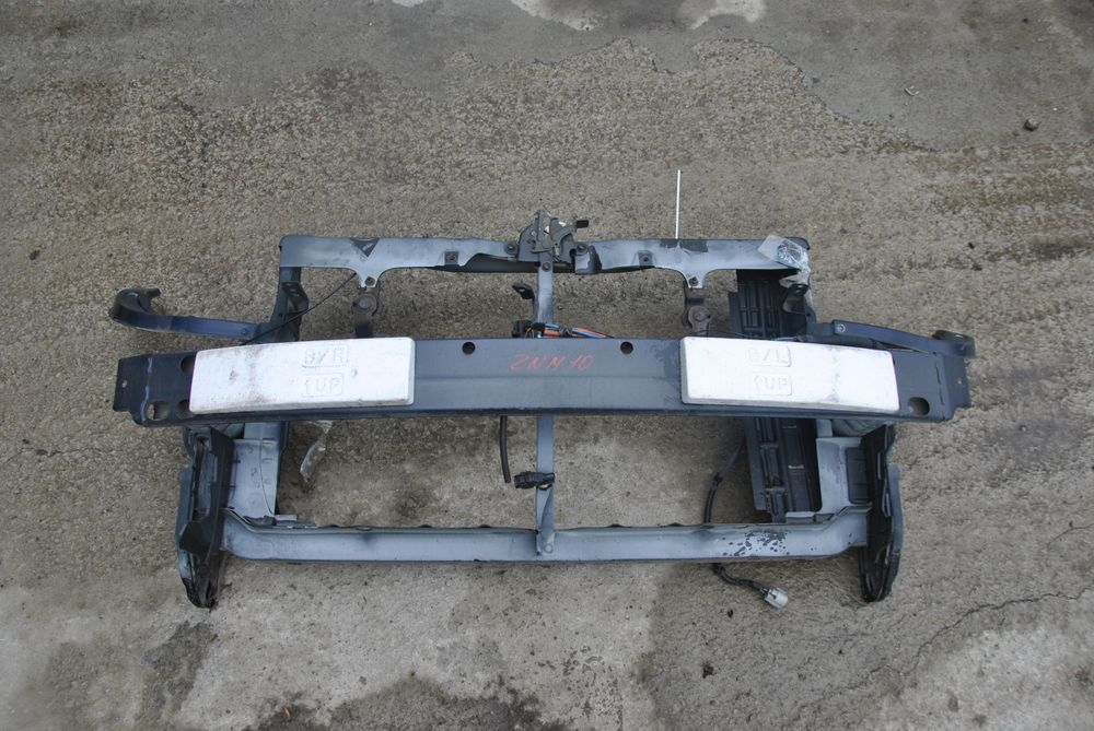 Рамка радиатора TOYOTA ISIS ZNM 10 (Контрактный) 45984784