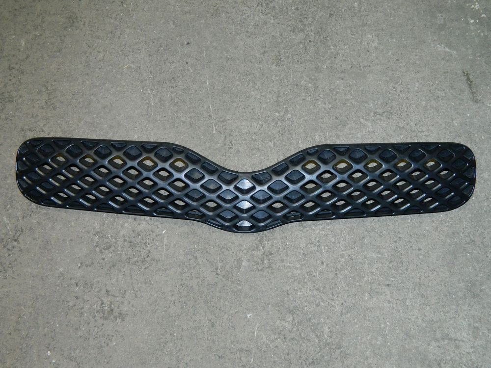 Решетка радиатора SAT STTYA1093B0 Toyota VITZ / Yaris 99-05