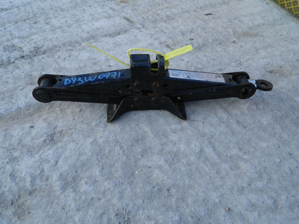 Домкрат MAZDA 650kg (Контрактный) 64599595