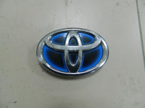 Эмблема TOYOTA Prius ZVW30 передняя (Б/У)