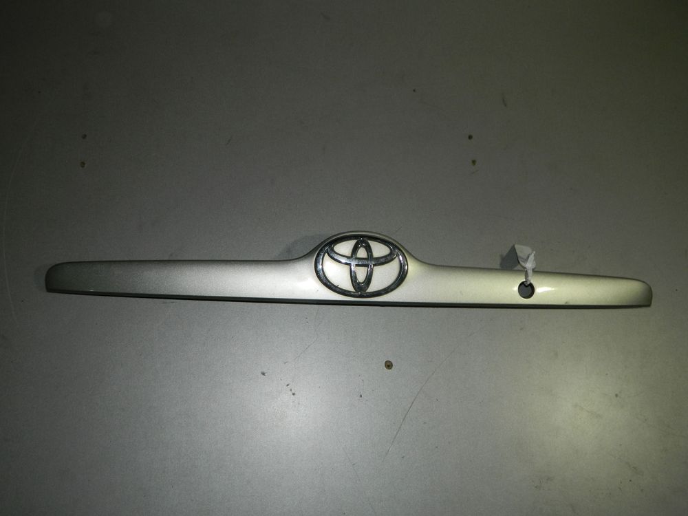 Накладка крышки багажника TOYOTA COROLLA E120 (Б/У) 45990915