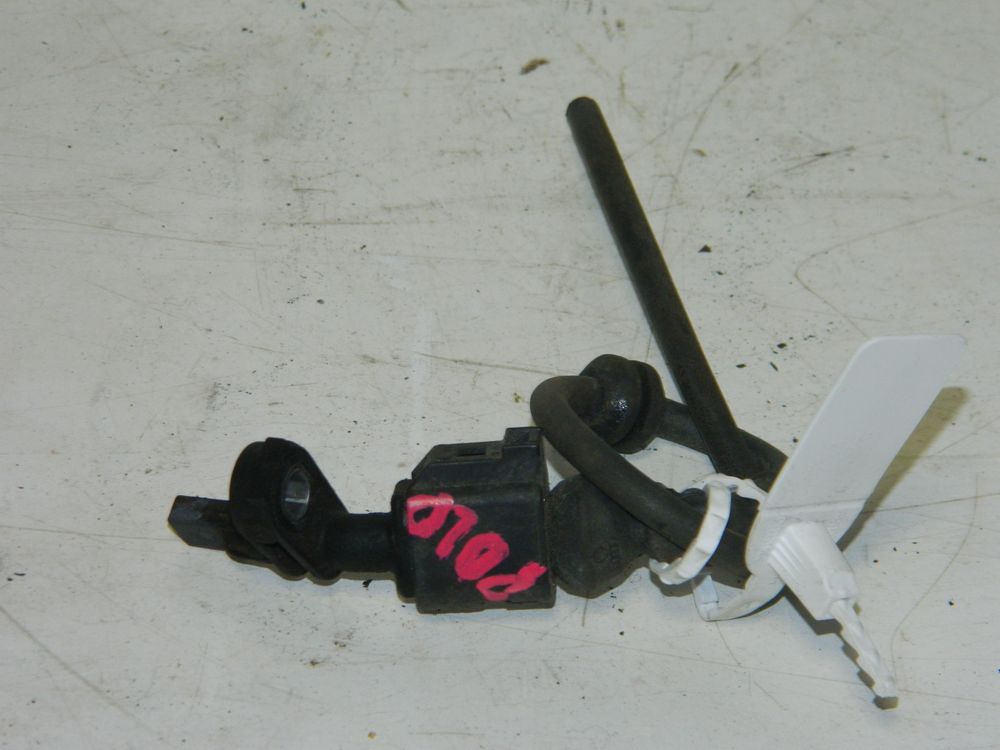 Датчик ABS VOLKSWAGEN POLO 6R1 Перед Лев (Контрактный) 45990380