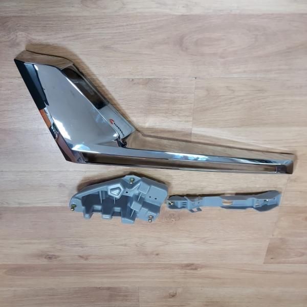 Накладка на фару под led поворотники TOYOTA Land Cruiser URJ200, URJ202, UZJ200, URJ201 ПРАВ (Компл)