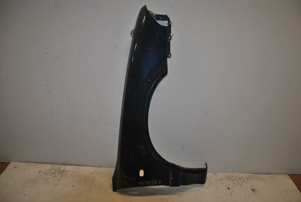 Крыло MITSUBISHI DIAMANTE F15A Перед Прав (Контрактный) 46098859