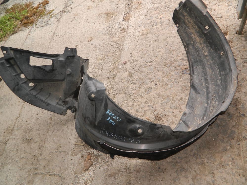 Подкрылок TOYOTA AVENSIS AZT251 Перед Лев (Контрактный) 1043500123