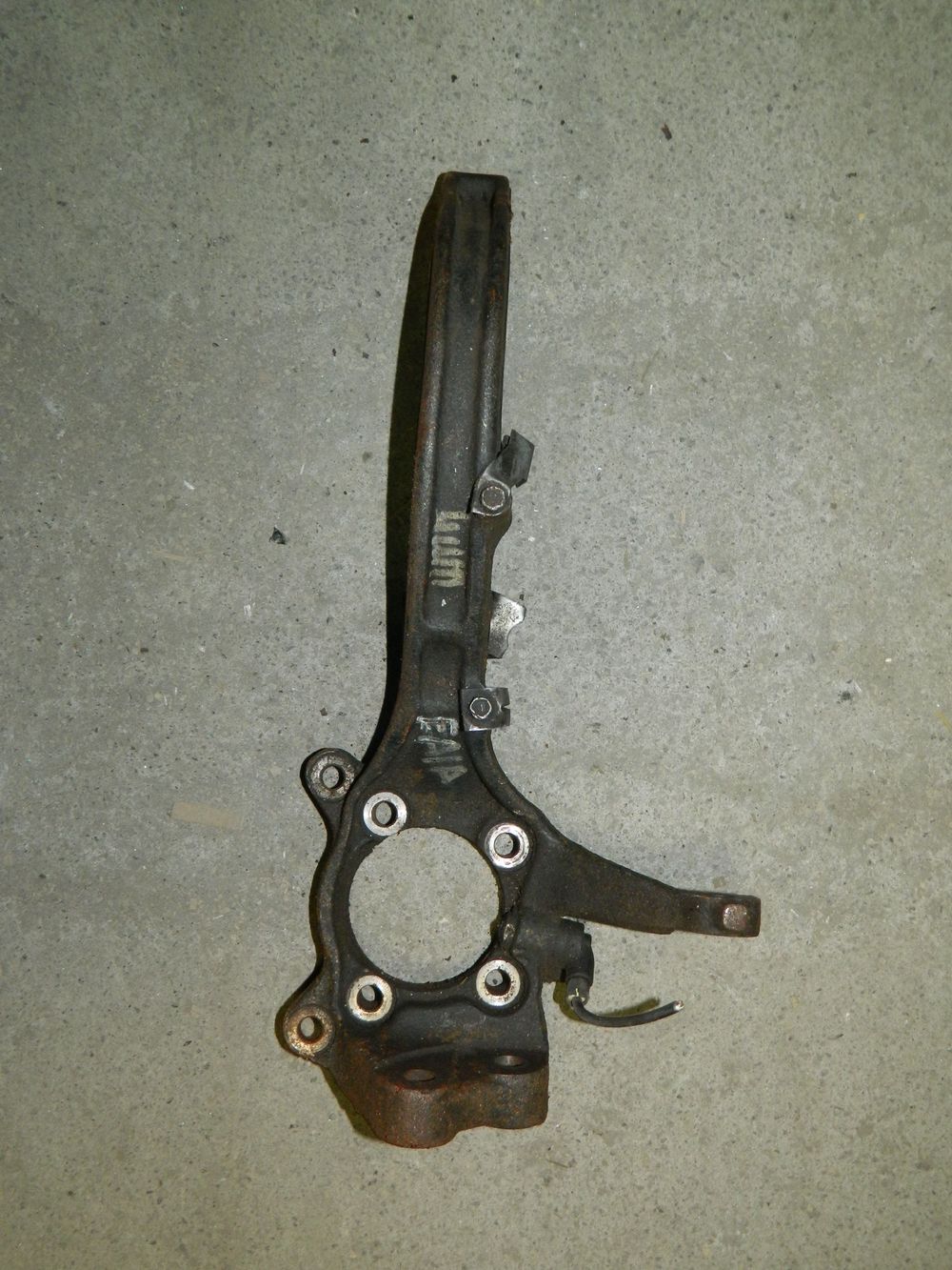 Кулак поворотный MITSUBISHI GALANT EA1A Перед Прав (Контрактный) 79591160