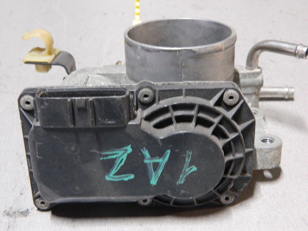 Дроссельная заслонка TOYOTA 1AZ (Контрактный) 79780376