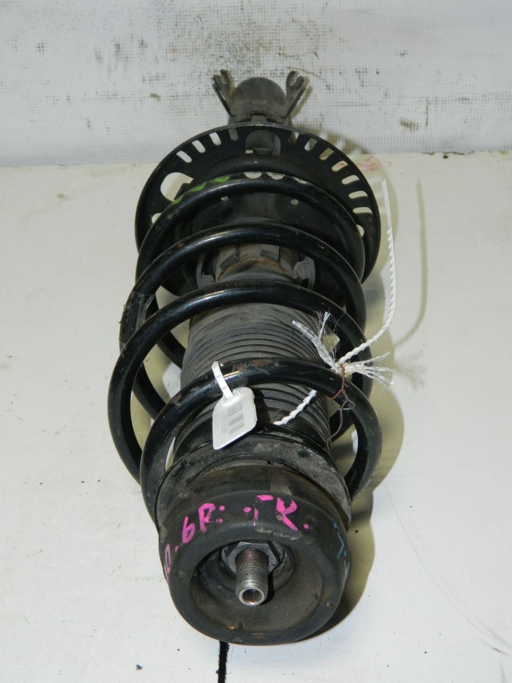 Стойка подвески VOLKSWAGEN POLO 6R CGG Перед Лев (Контрактный) 45976699