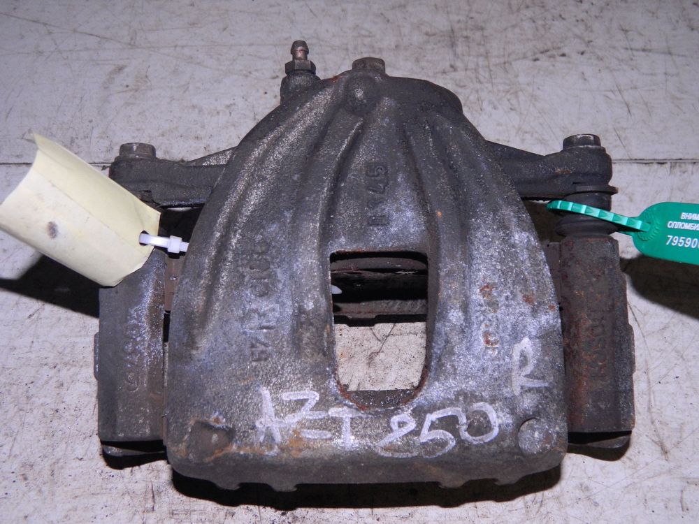 Суппорт TOYOTA  AVENSIS AZT250 Перед Прав (Контрактный) 79590053