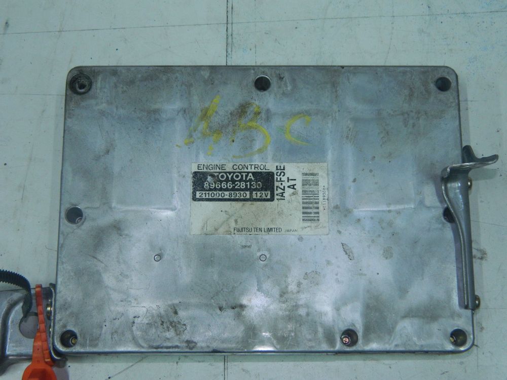 Блок управления ДВС TOYOTA VOXY AZR60 1AZFSE (Контрактный) 65243452