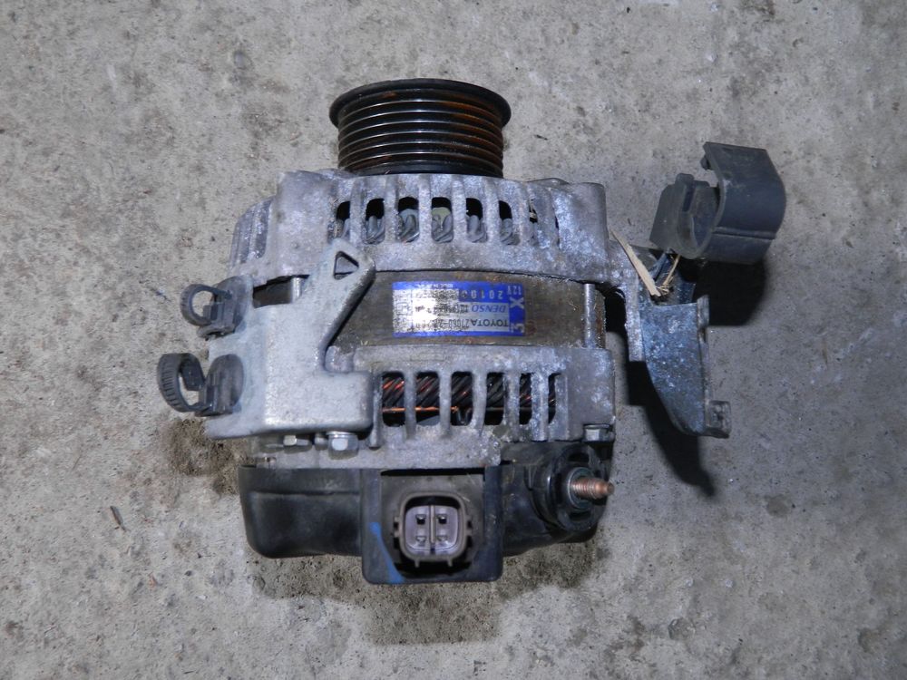 Генератор TOYOTA  AVENSIS AZT251 2AZFSE (Контрактный) 10435016