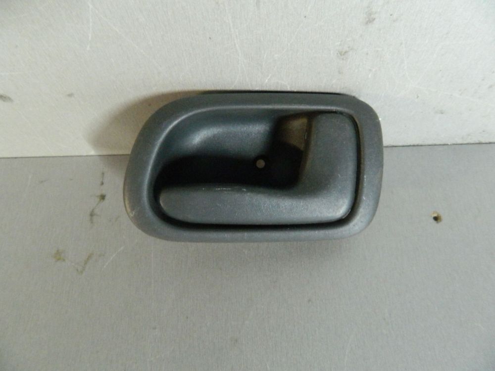 Ручка двери внутренняя TOYOTA SPRINTER AE110 Прав (Контрактный) 81528392