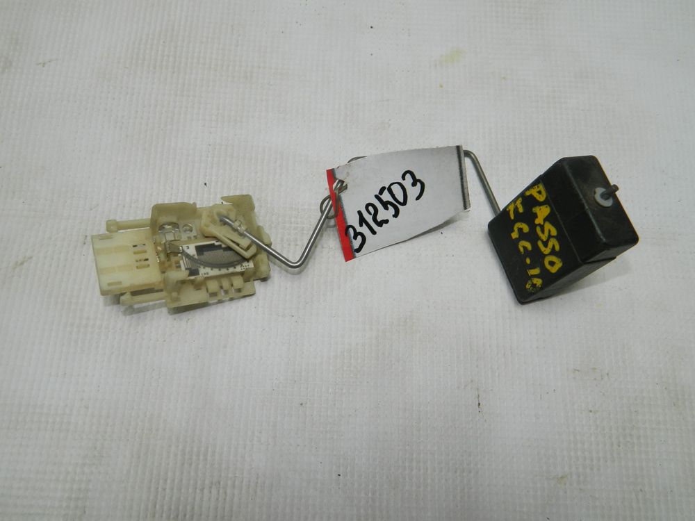 Датчик уровня топлива TOYOTA PASSO KGC10 (Kонтрактный)