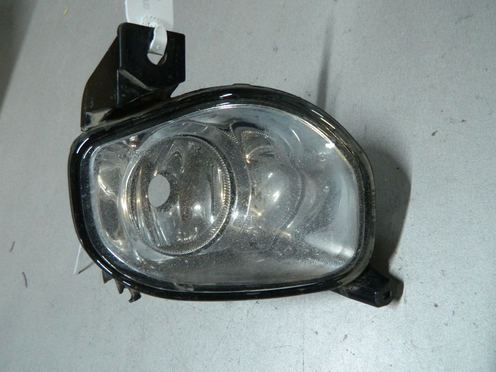 Фара противотуманная TOYOTA AVENSIS AZT250 Перед Прав (Контрактный) 69586162