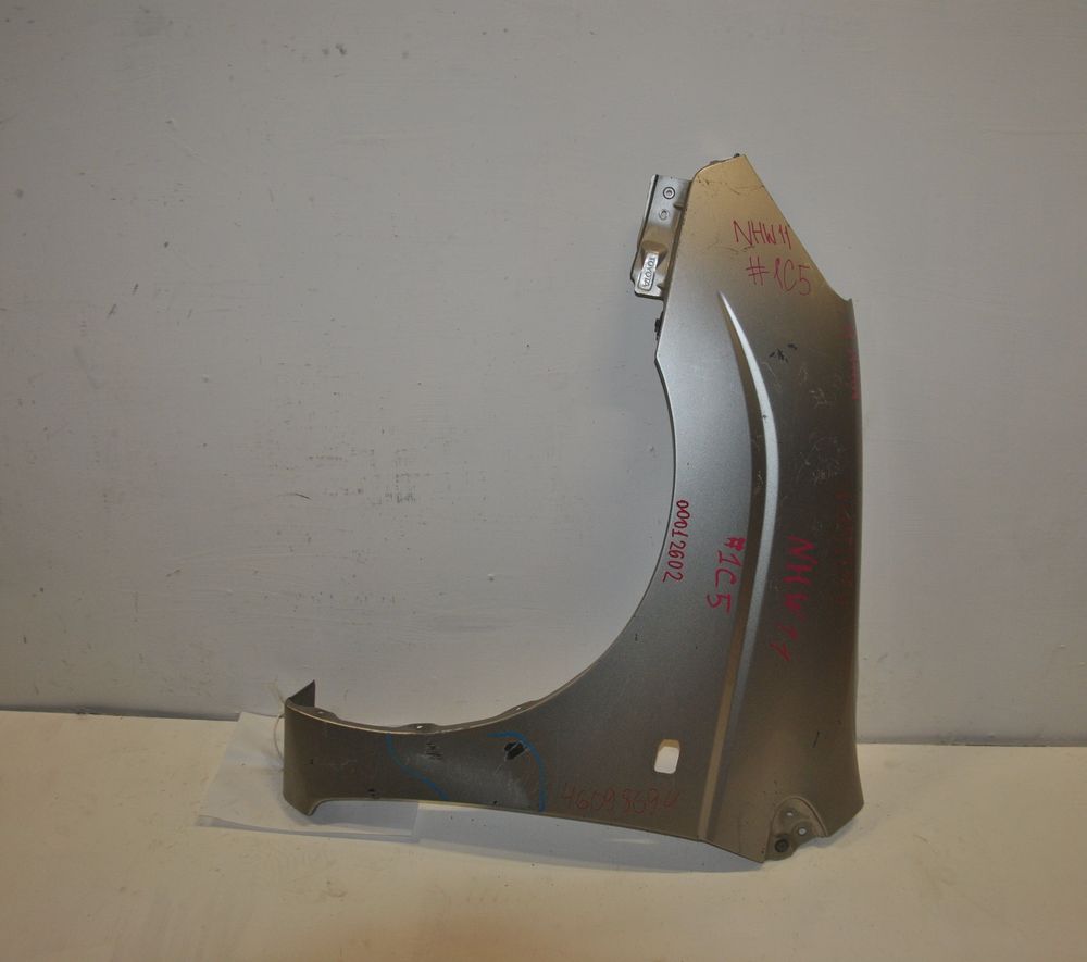 Крыло TOYOTA PRIUS NHW11 Перед Лев (Контрактный) 46098694