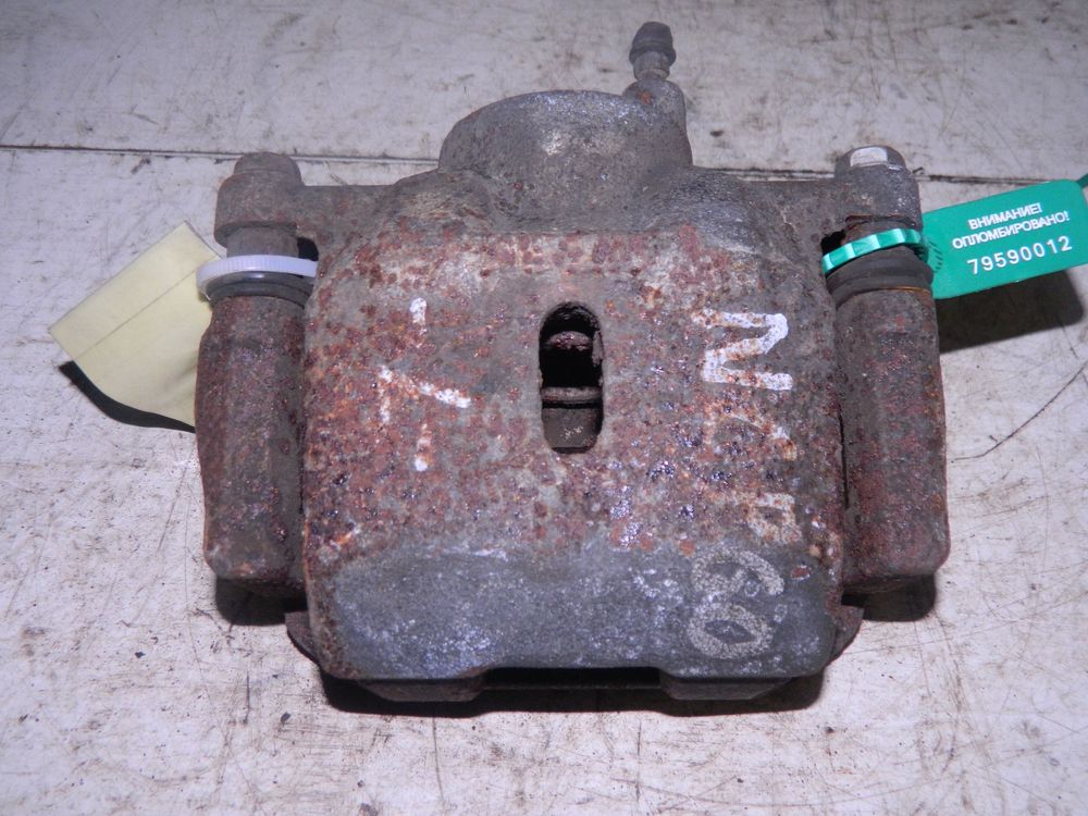 Суппорт TOYOTA IST NCP60 Перед Лев (Контрактный) 79590012