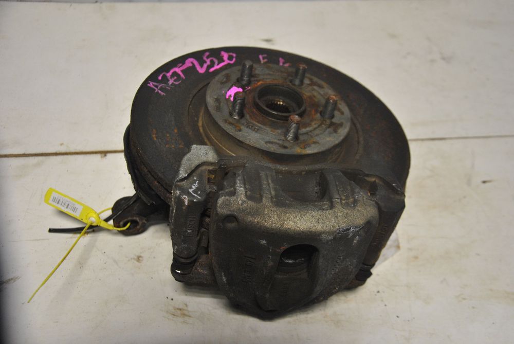 Ступица TOYOTA AVENSIS AZT250 Перед Лев (Контрактный) 40940537