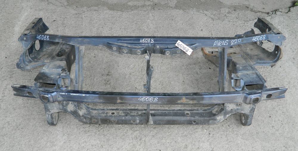 Рамка радиатора TOYOTA AVENSIS ST220 (Б/У)
