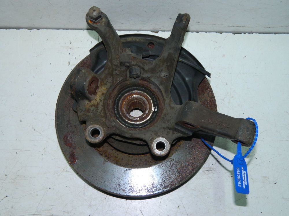 Ступица NISSAN TINO V10 Перед Лев (Контрактный) 69838288