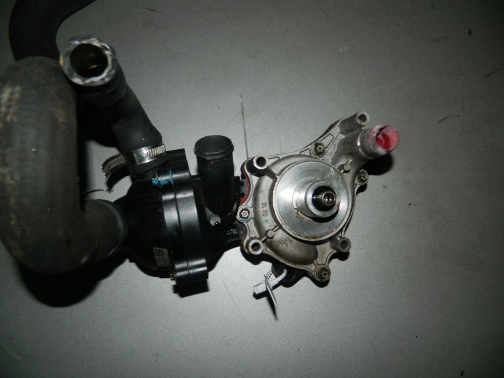 Помпа водяная AUDI Q7 4L BAR (Б/У)