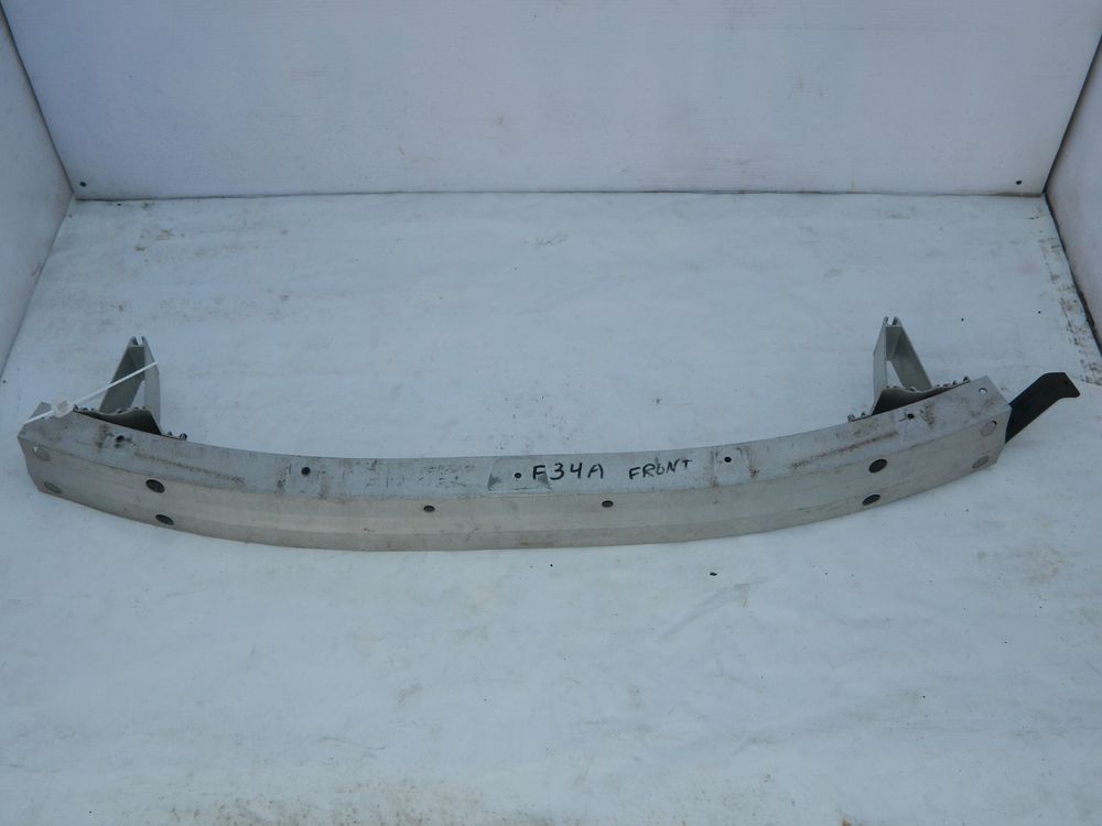 Усилитель бампера MITSUBISHI DIAMANTE F34A (Контрактный)