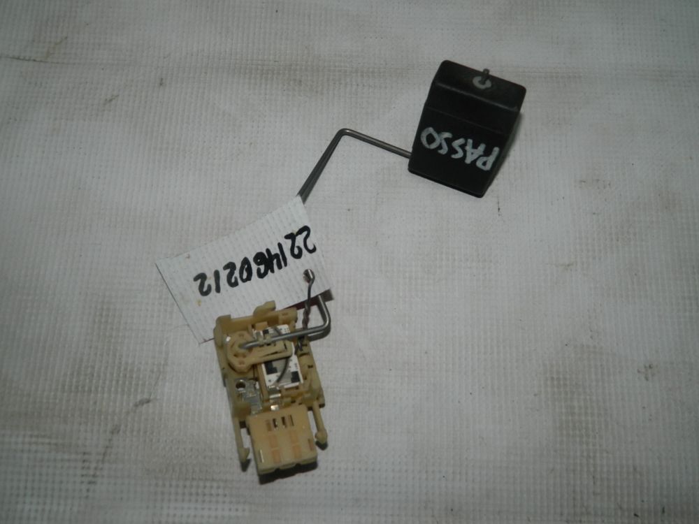 Датчик уровня топлива TOYOTA PASSO KGC30 (Koнтрактный)
