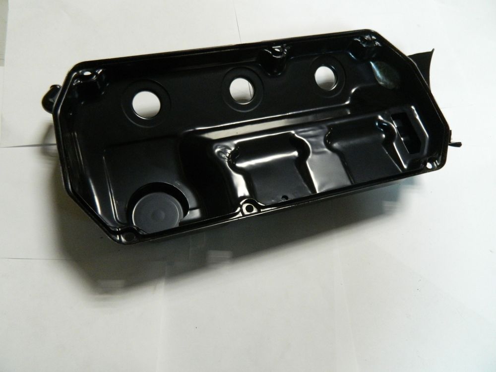 Крышка головки блока цилиндров MITSUBISHI MD331652