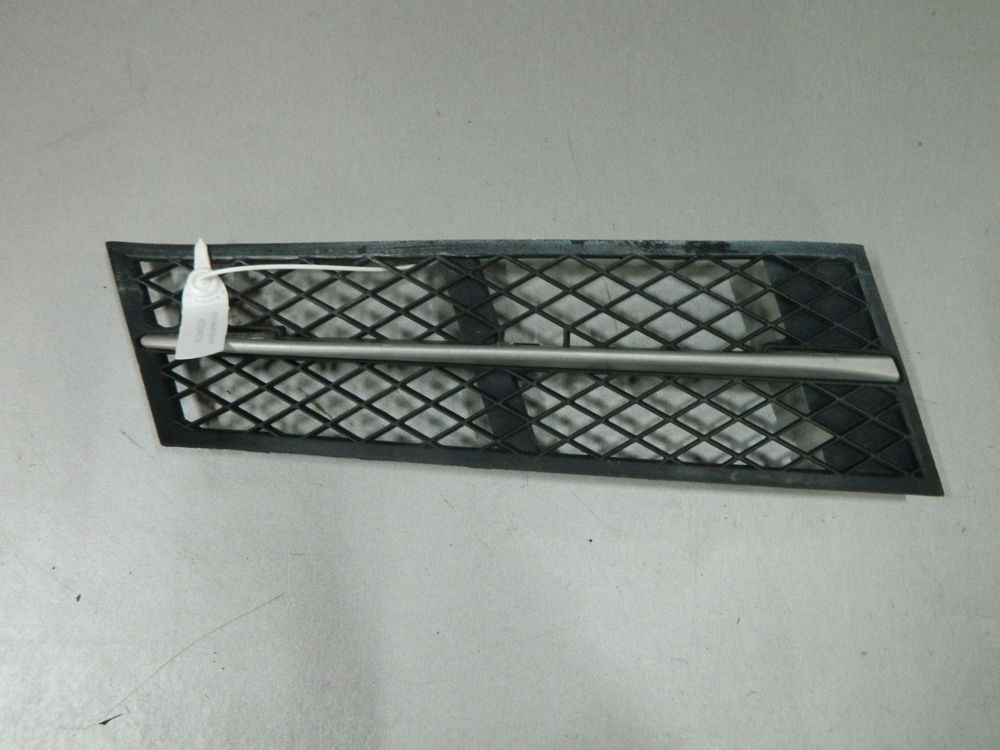 Решетка бампера BMW 523i F10 Низ Прав (Контрактный) 03344724