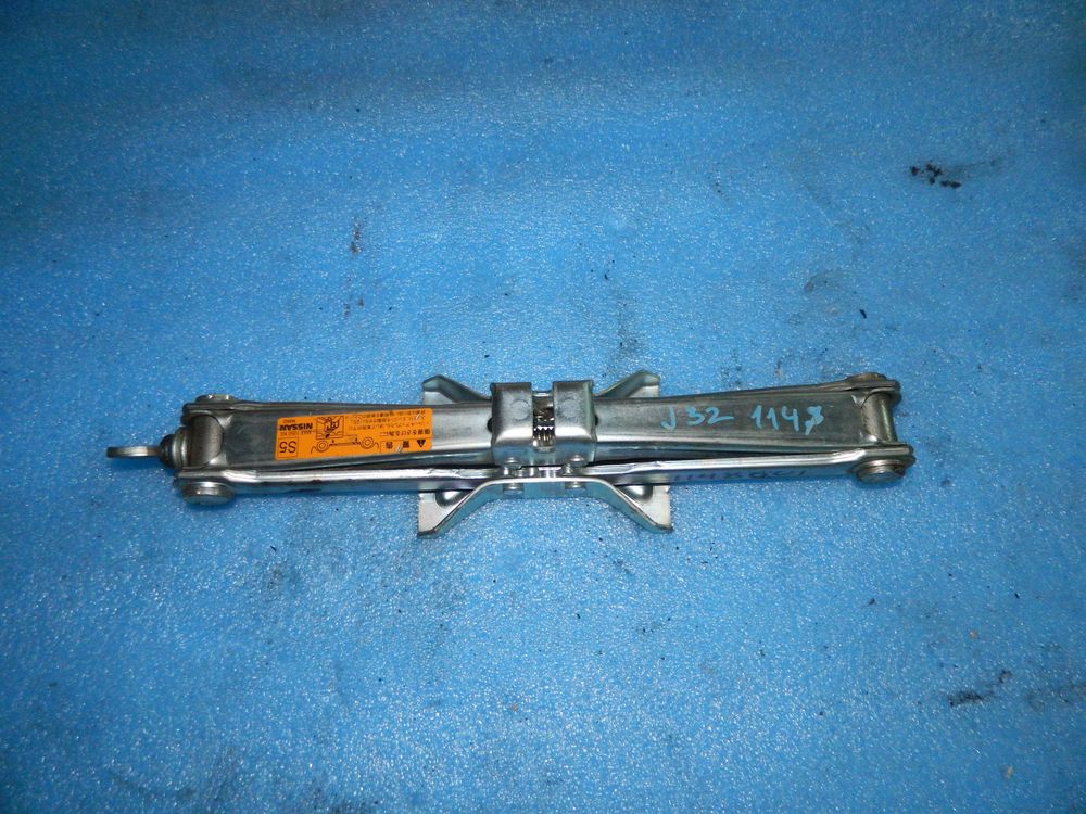 Домкрат NISSAN 1050kg (Контрактный) 21148601