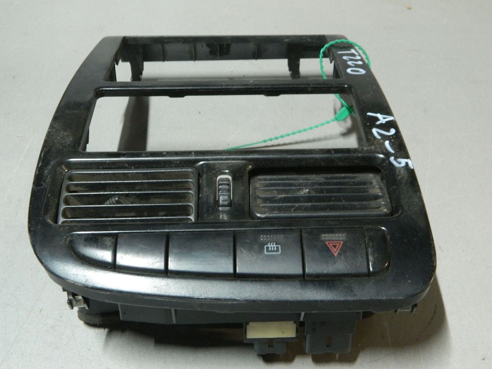 Накладка на консоль TOYOTA AVENSIS AT220 (Контрактный) 81540353