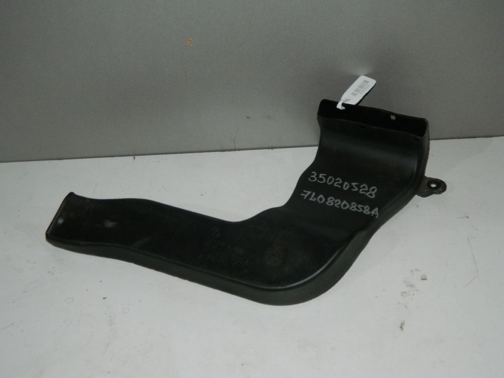 Воздуховод AUDI Q7 4L Прав (Б/У) 35020528