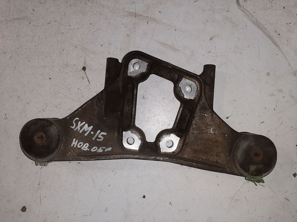 Кронштейн редуктора TOYOTA GAIA SXM15 3SFE Зад (Контрактный) 1