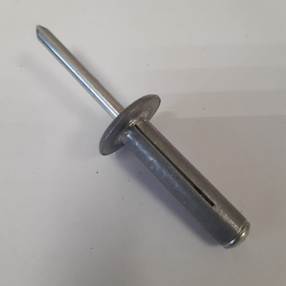 Заклепка крепления RENAULT 7703072362  LADA Largus D=7,5