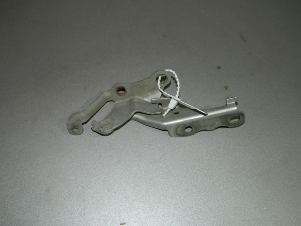 Петля капота TOYOTA COROLLA E120 Лев (Б/У) 45990765