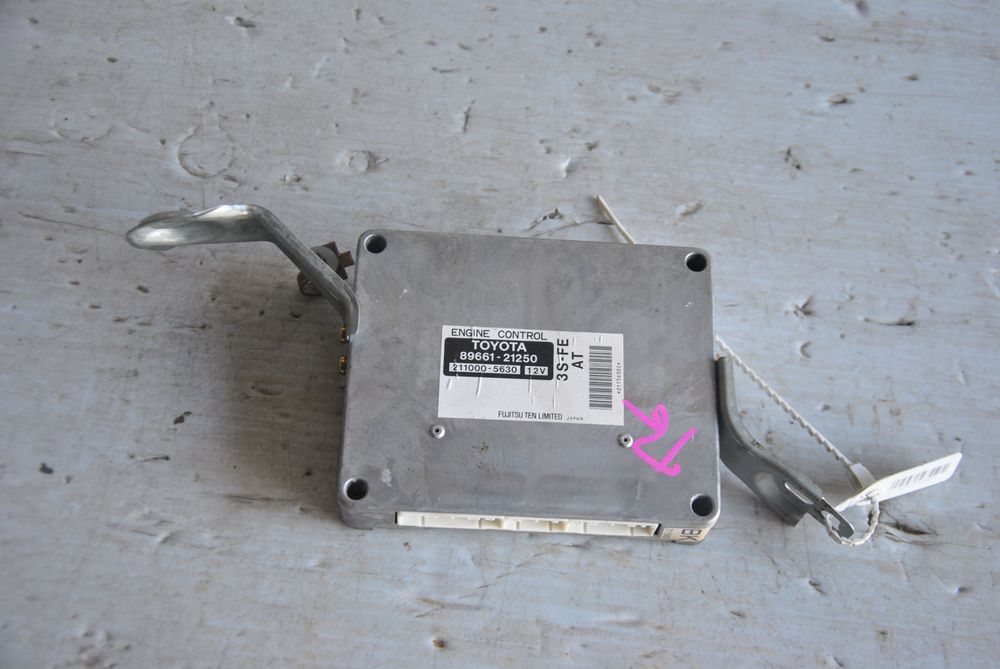 Блок управления ДВС TOYOTA CALDINA ST210 3SFE (Контрактный) 45984361