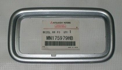 Рамка противотуманного фонаря MITSUBISHI MN175979HB