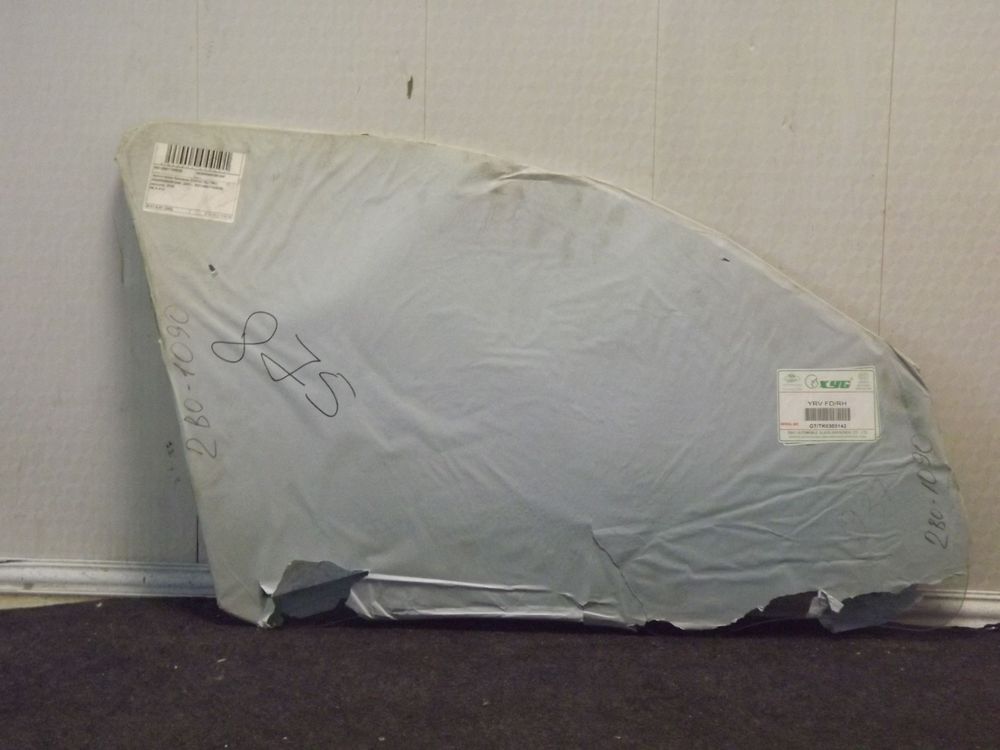 Стекло XYG GT/TK0303142 DAIHATSU Перед Прав