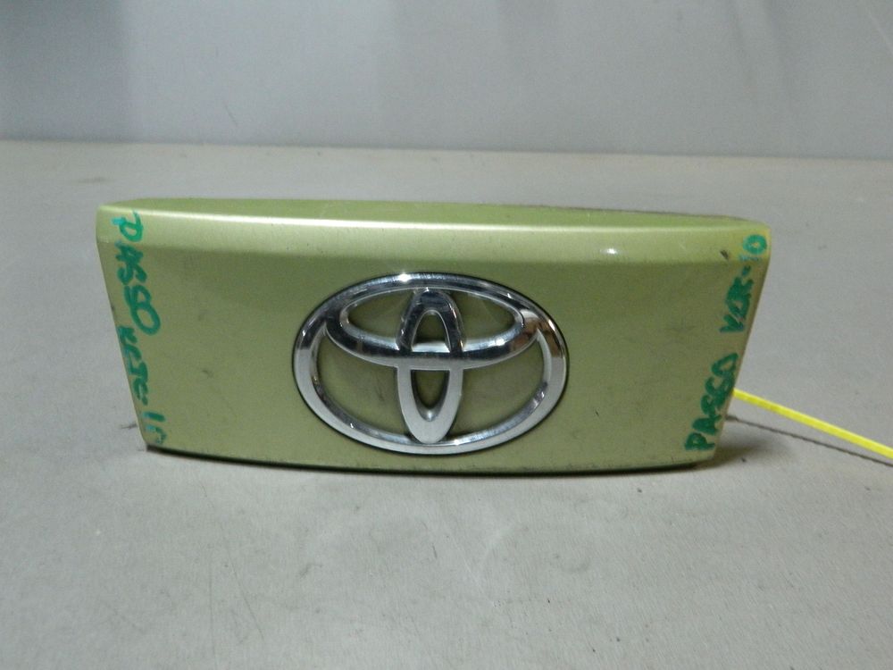Накладка крышки багажника TOYOTA PASSO KGC10 (Контрактный) 79773110