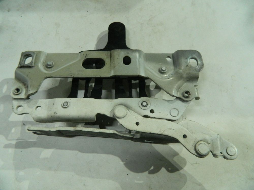 Петля капота BMW 5-SERIES F10 Прав (Контрактный) 24493607