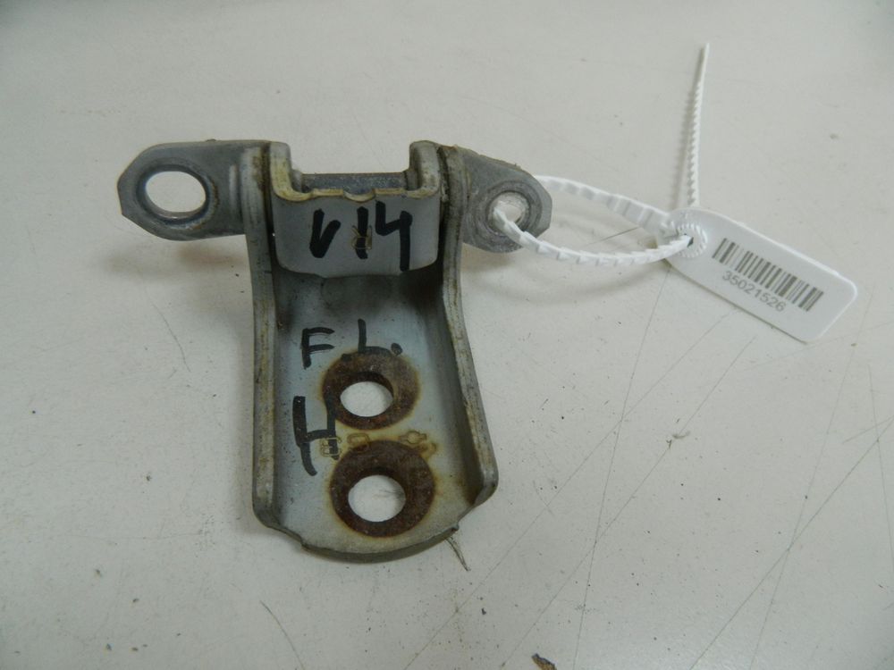Петля двери NISSAN BLUEBIRD EU14 Перед Лев Низ (Контрактный) 35021526