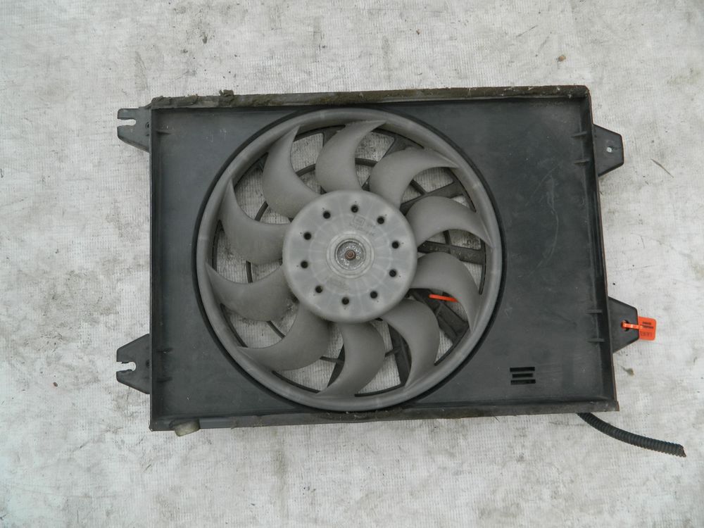 Диффузор радиатора MITSUBISHI PAJERO iO H66W (Контрактный) 72367873