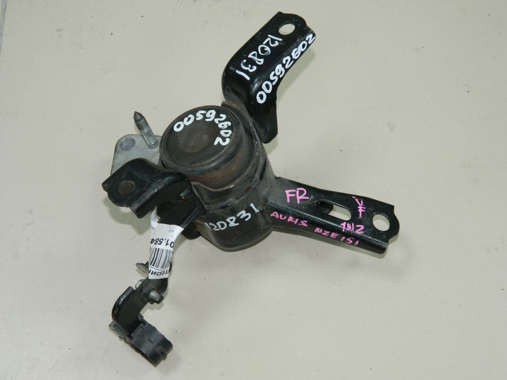 Подушка двигателя TOYOTA AURIS NZE151 1NZ Перед (Контрактный) 00592602