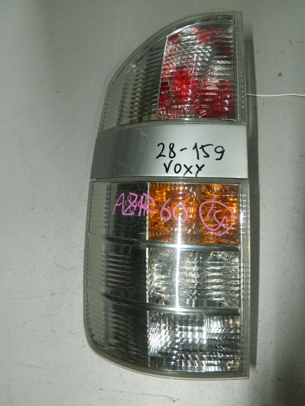 Фонарь TOYOTA VOXY AZR60 Зад Лев 28159 (Контрактный) 03344255