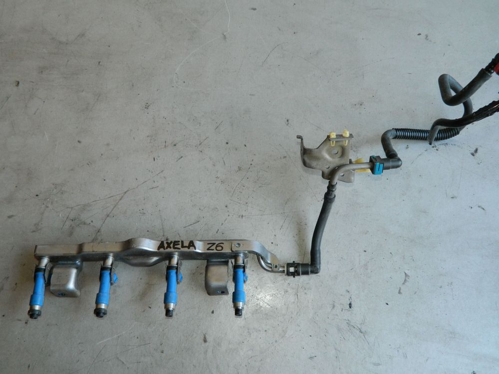 Рампа топливная с форсунками MAZDA AXELA BL6FJ Z6 (Контрактный) 231400011