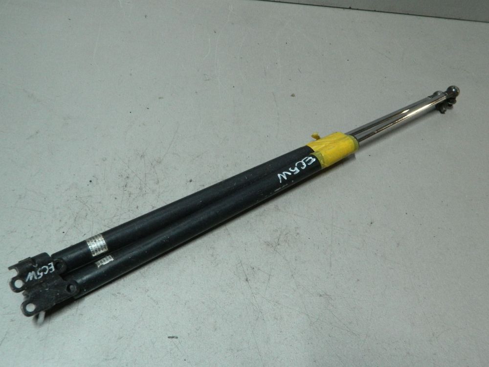 Амортизатор багажника MITSUBISHI LEGNUM EC5W (Контрактный) 81528829