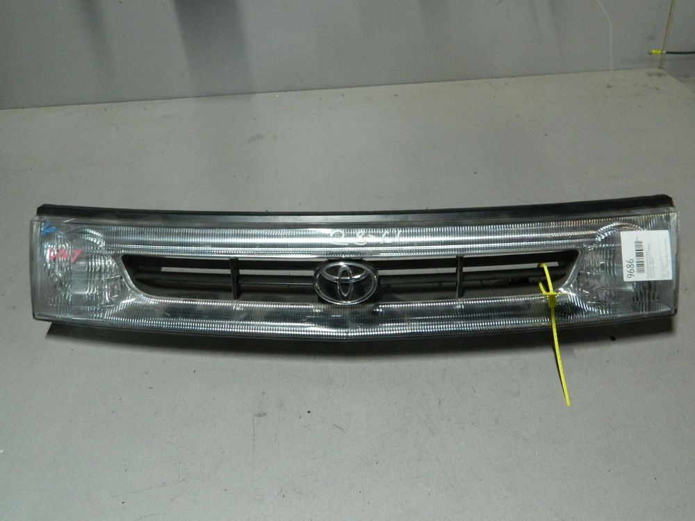 Решетка радиатора TOYOTA ESTIMA LUCIDA TCR10 (Контрактный) 79773302