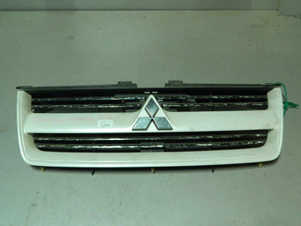 Решетка радиатора MITSUBISHI DION CR9W (Контрактный) 81540809
