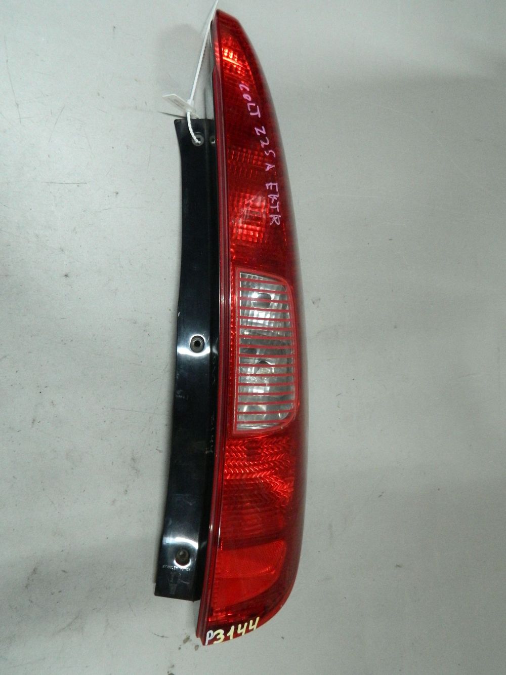 Фонарь MITSUBISHI COLT Z21A Зад Прав 3144 (Контрактный) 68000936