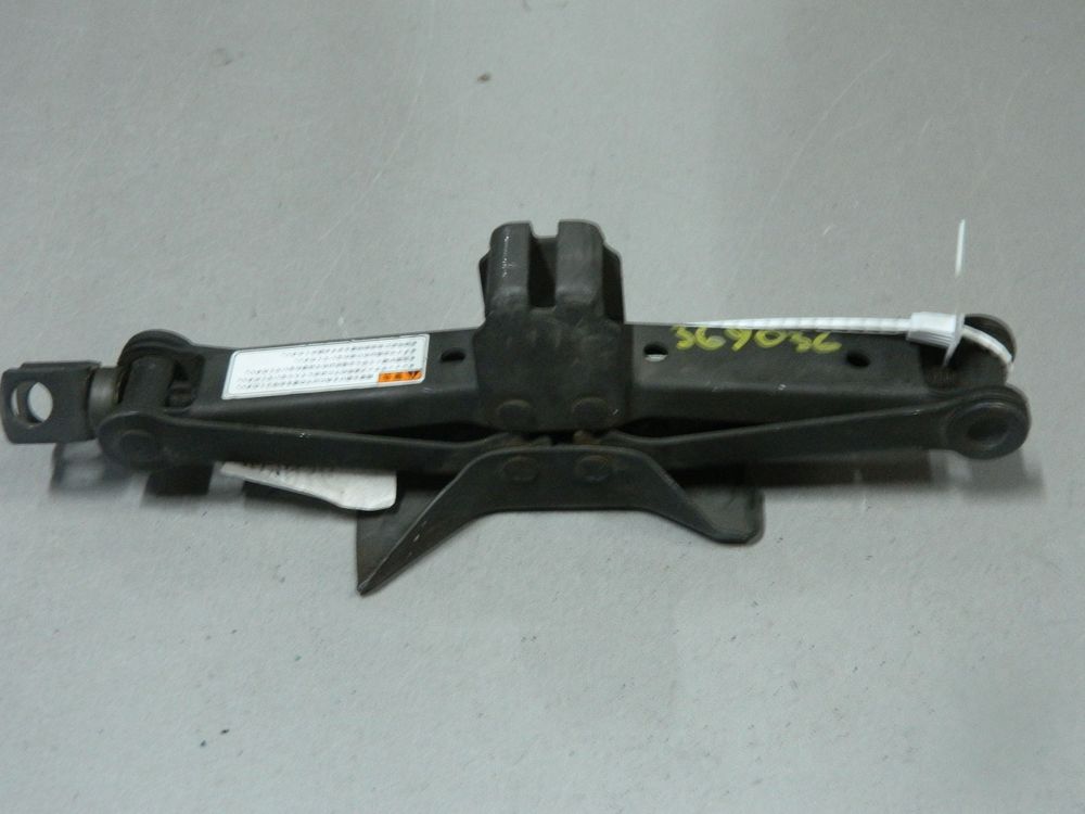 Домкрат TOYOTA 1000kg (Контрактный) 68000004